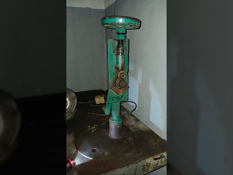 Bombito hojalatero manual