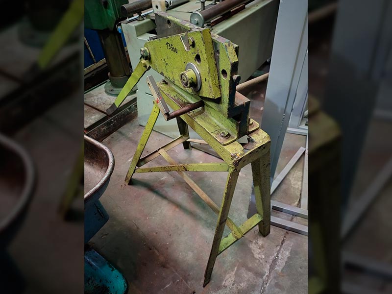 Cizalla con pedestal