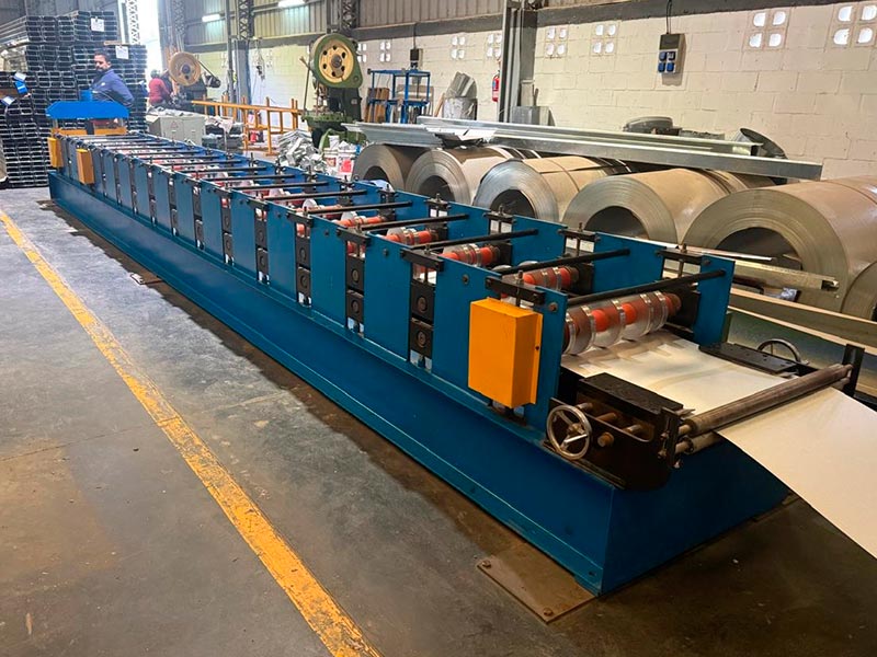 Conformadora de paneles tipo canaleta