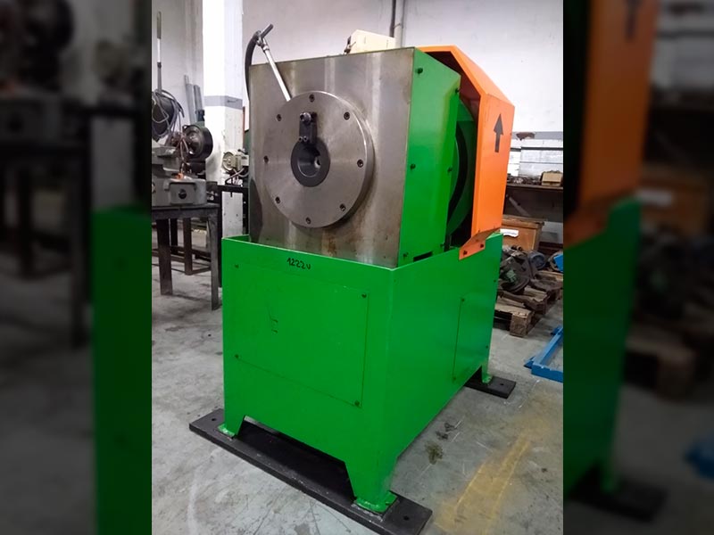 Conificadora con sistema de empuje automático