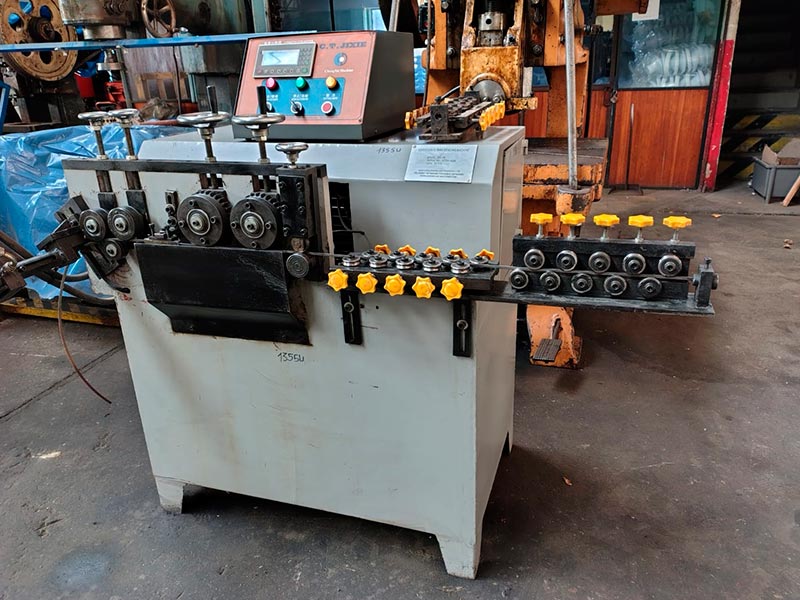 Enderezador de planchuelas 7mm con sistema de cilindrado y corte