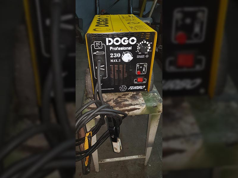 Maquina de soldar por puntos DOGO 230 Amp