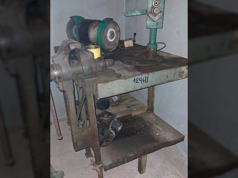 Mesa de trabajo con morsa