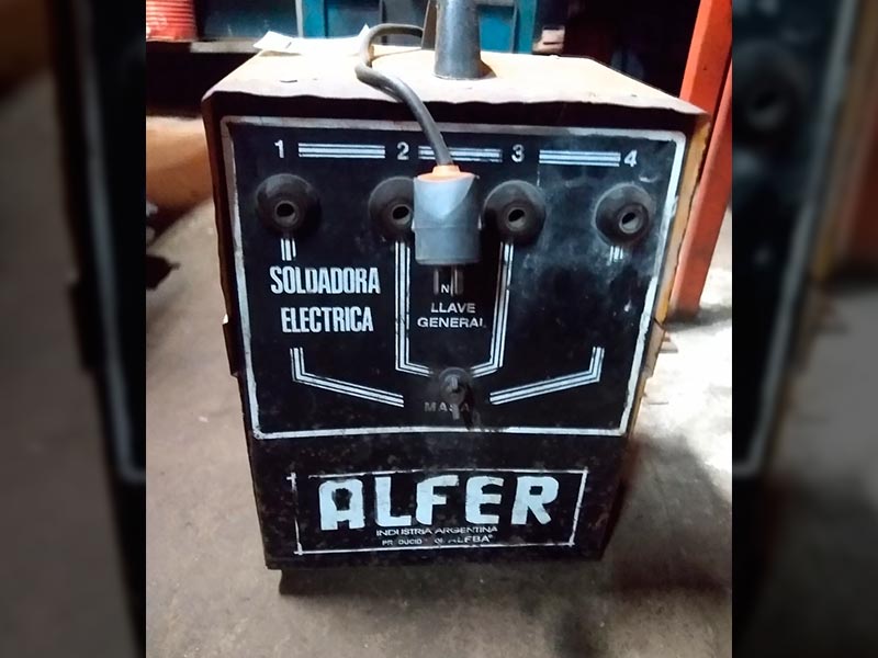 Soldadora de 220 electrodos