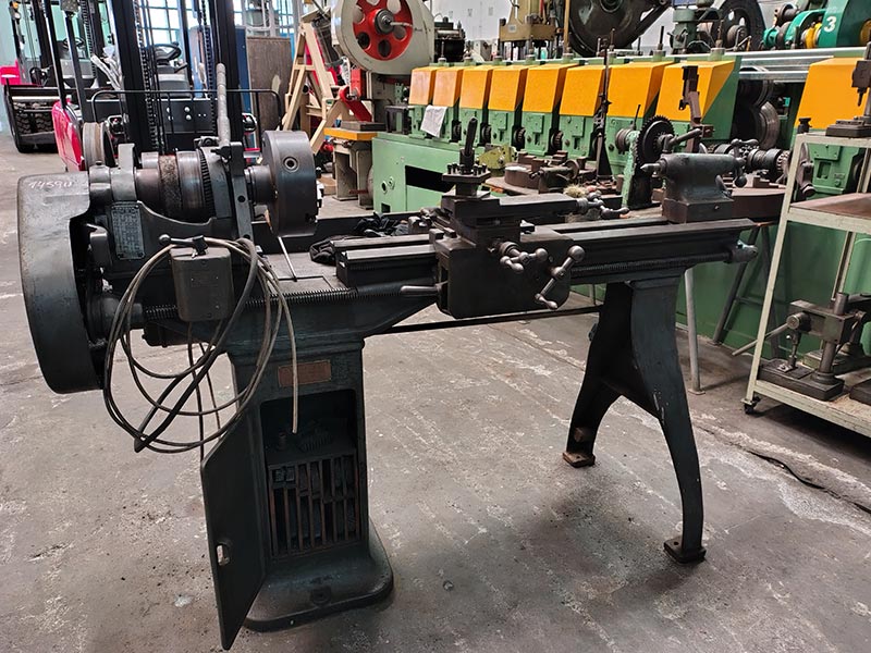 Torno de 900 mm entre puntas cono polea